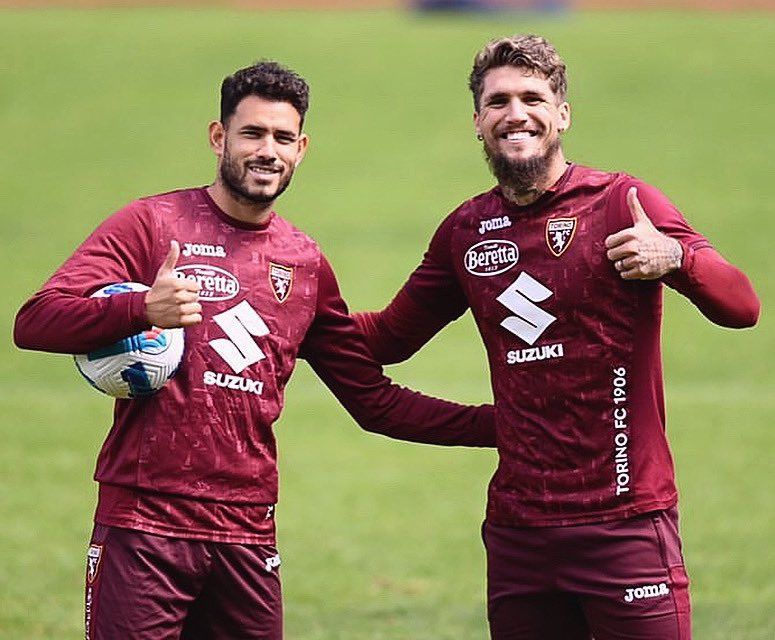  Lyanco, junto a Sanabria, en un entrenamiento del Torino.