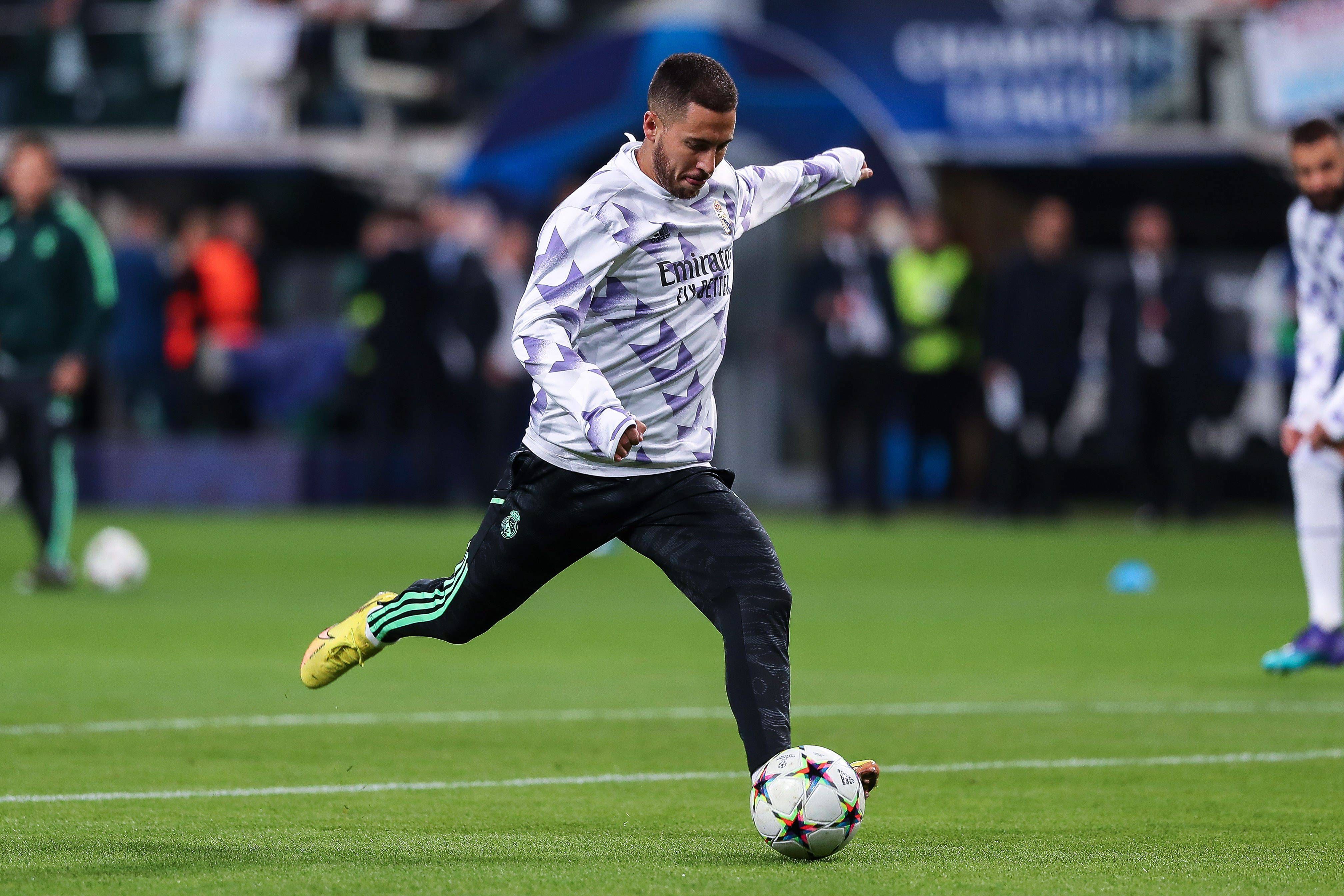 Eden Hazard, durante un calentamiento de Champions con el Real Madrid.