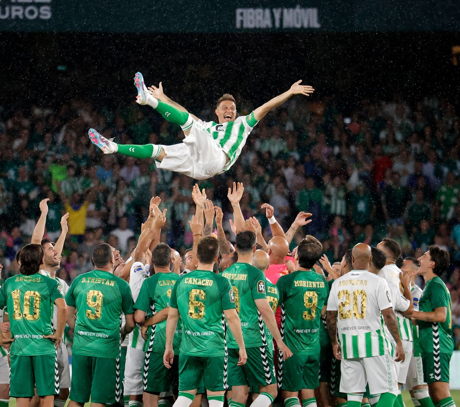  El manteo a Joaquín Sánchez