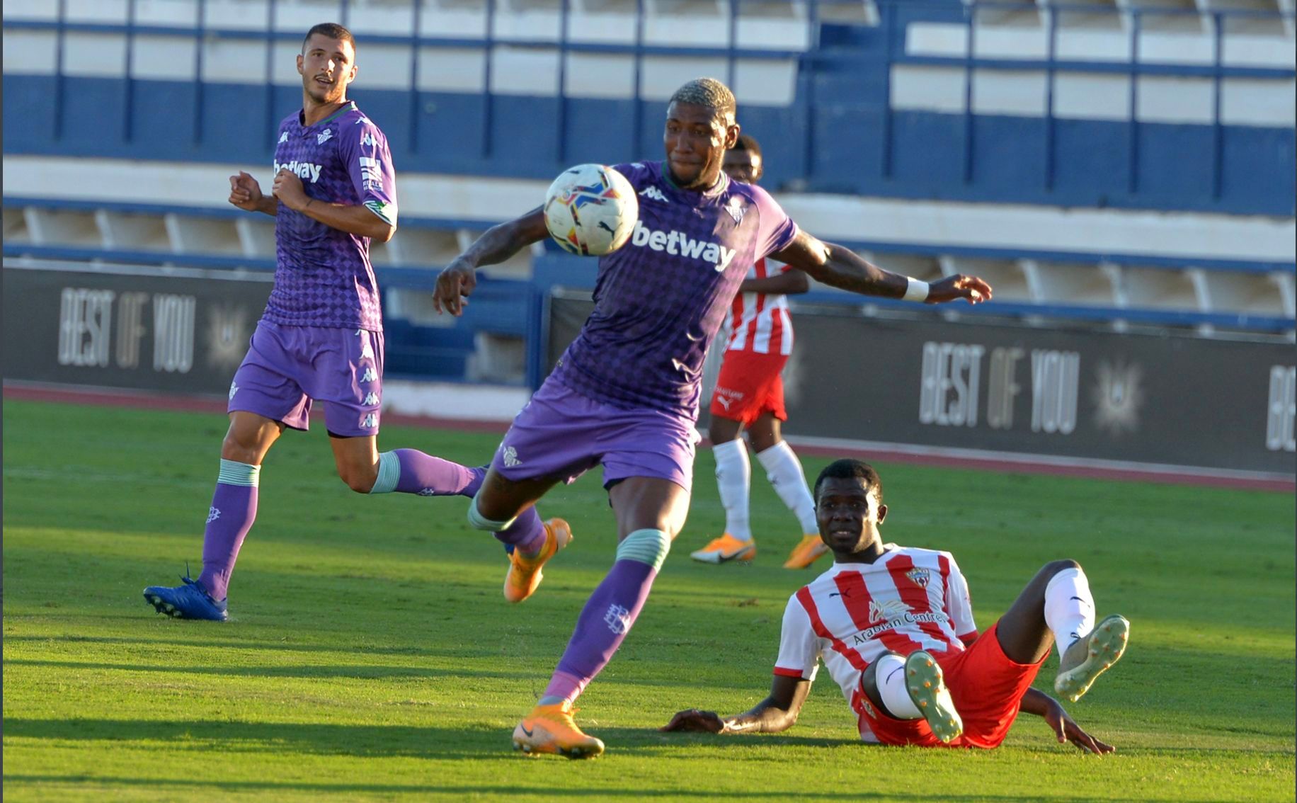  Emerson y Guido Rodríguez, durante el amistoso del Betis contra el Almería.