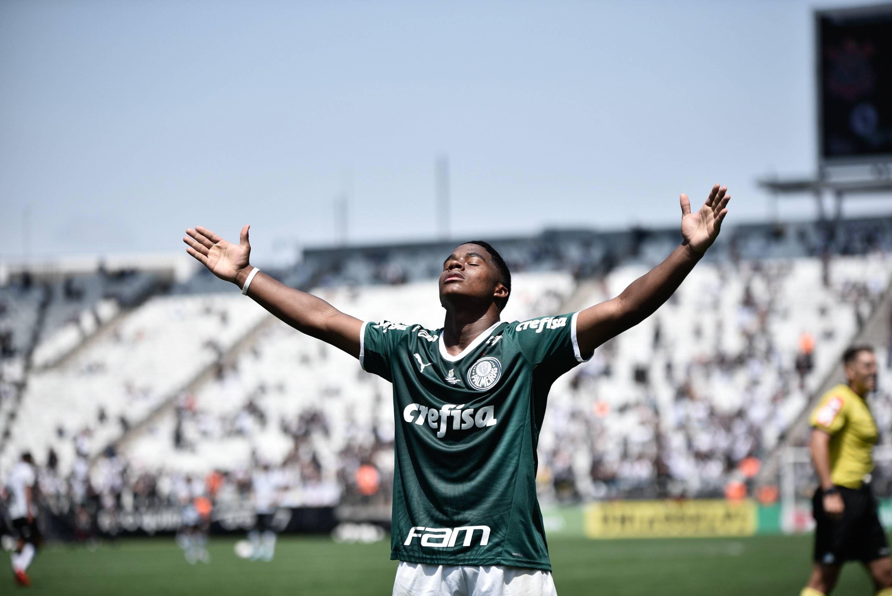 Endrick celebra un gol con Palmeiras.