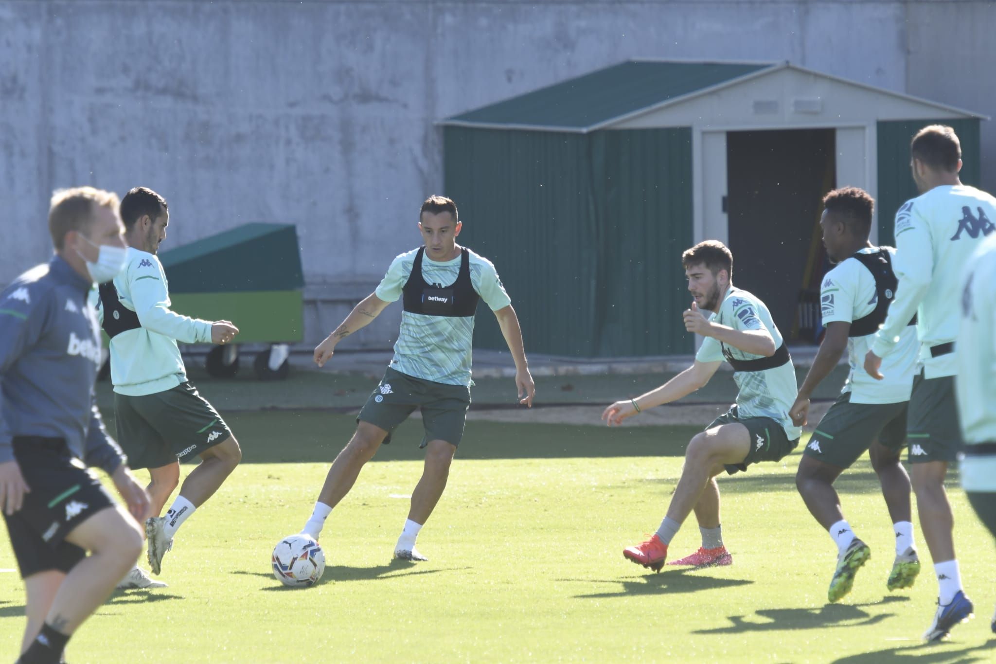  Guardado, en el entrenamiento del Betis de este domingo.