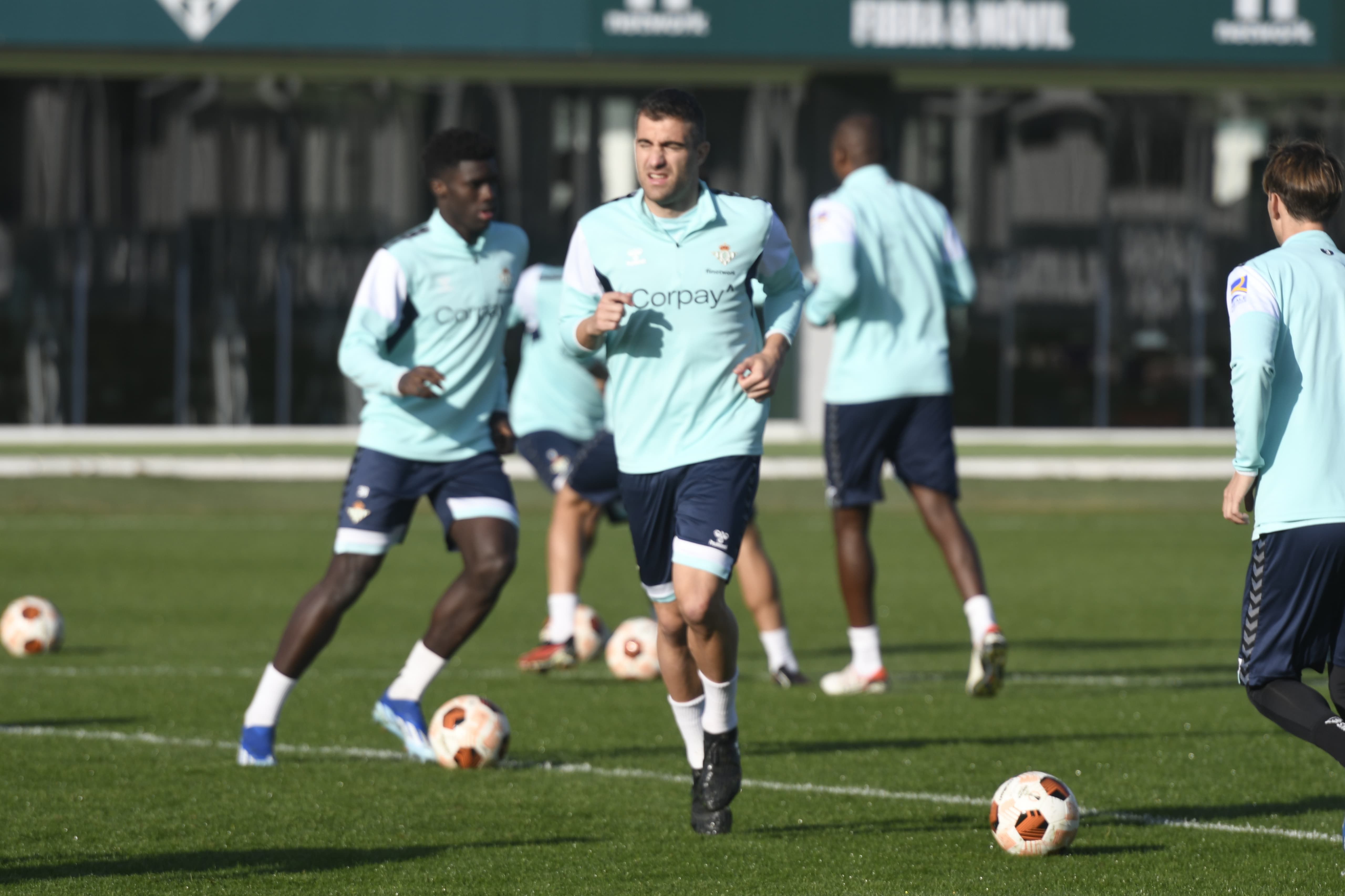  Sokratis Papastathopoulos, en un entrenamiento del Real Betis.
