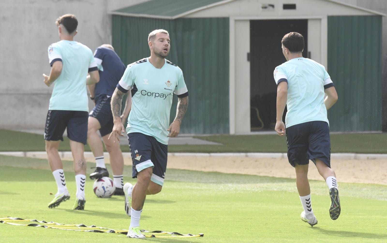  Aitor Ruibal, en un entrenamiento del Betis.