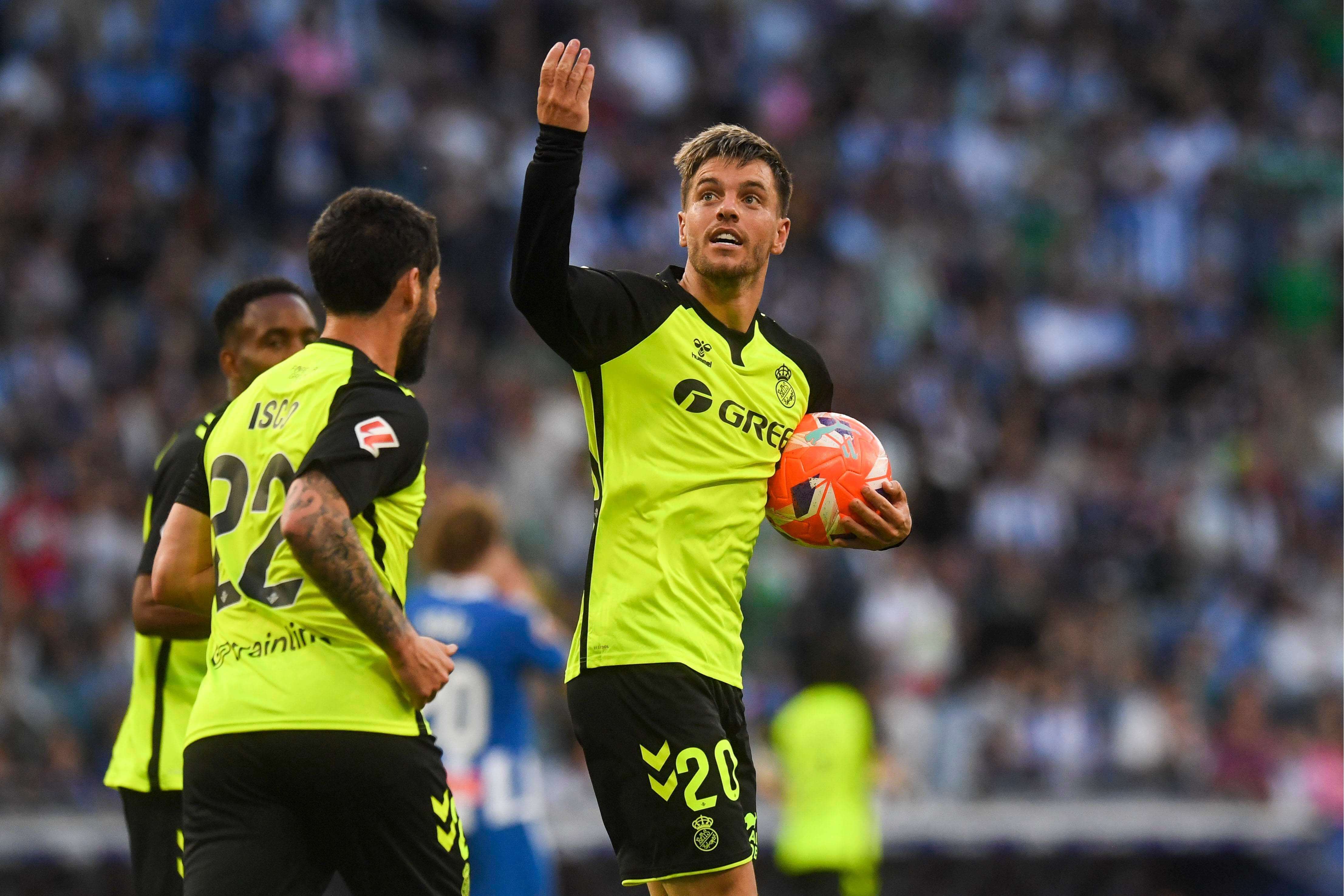  Lo Celso, jugador del Betis, celebra su gol al Espanyol.