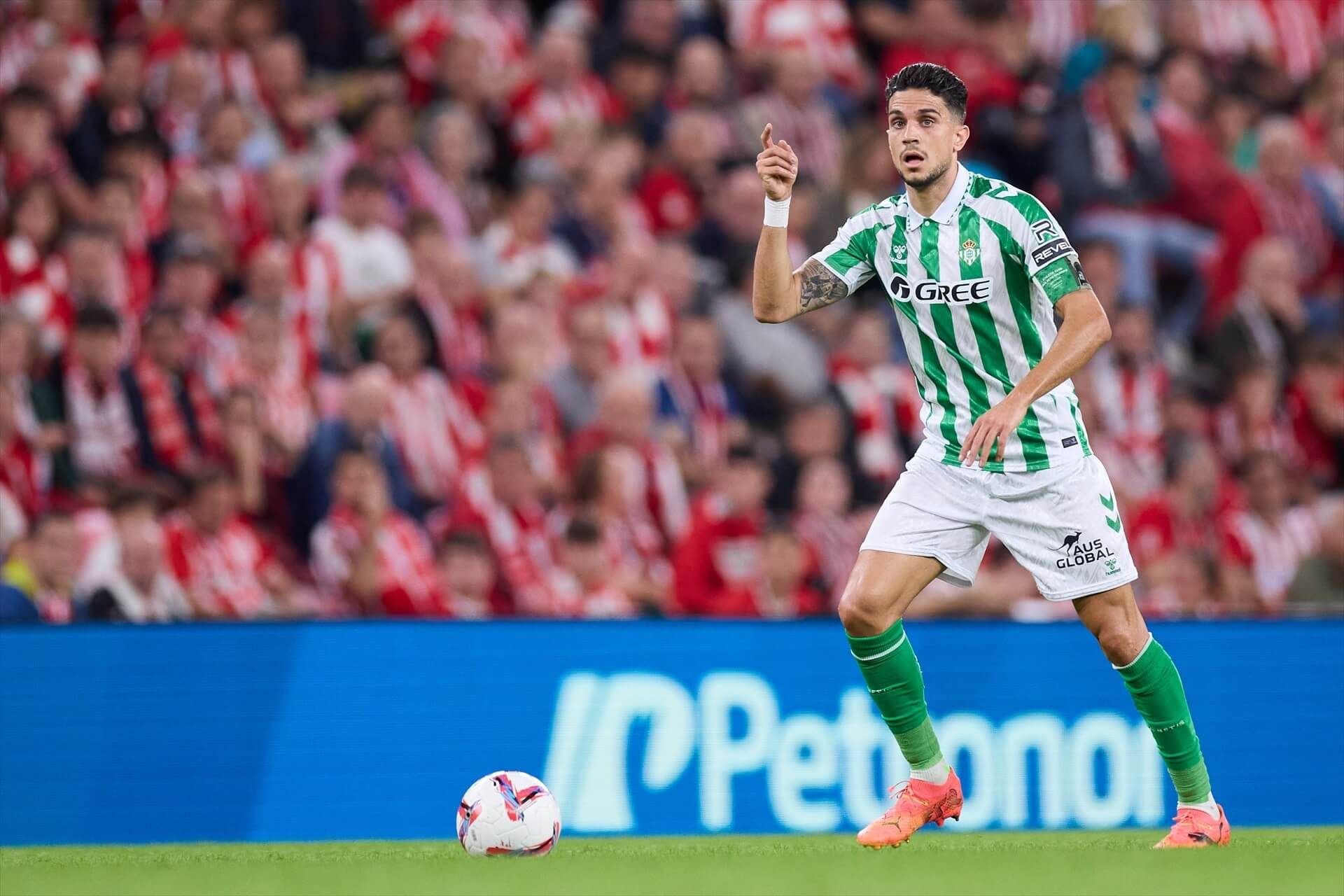  Marc Bartra, ante el Athletic