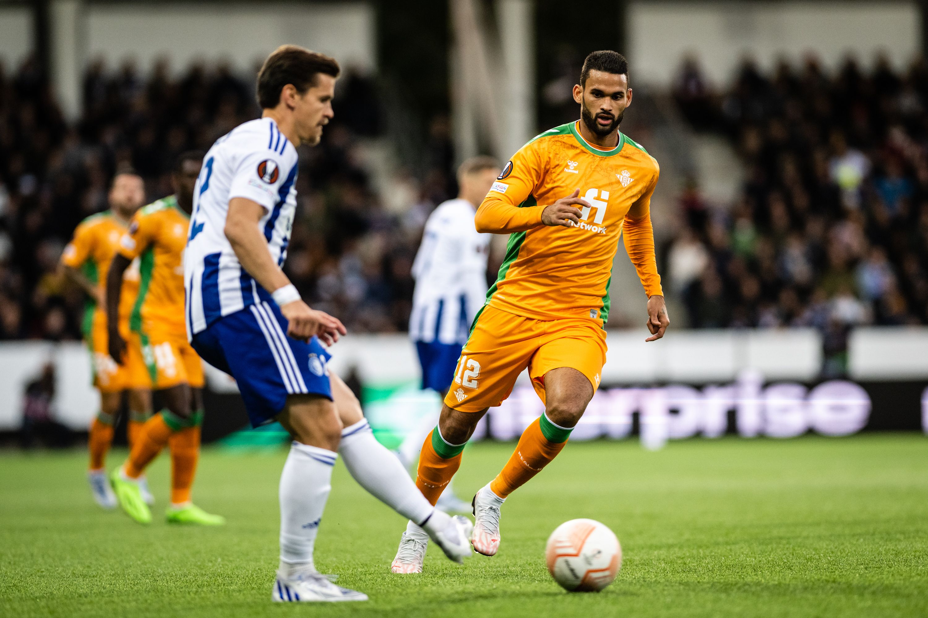 Willian José, ante el Helsinki.