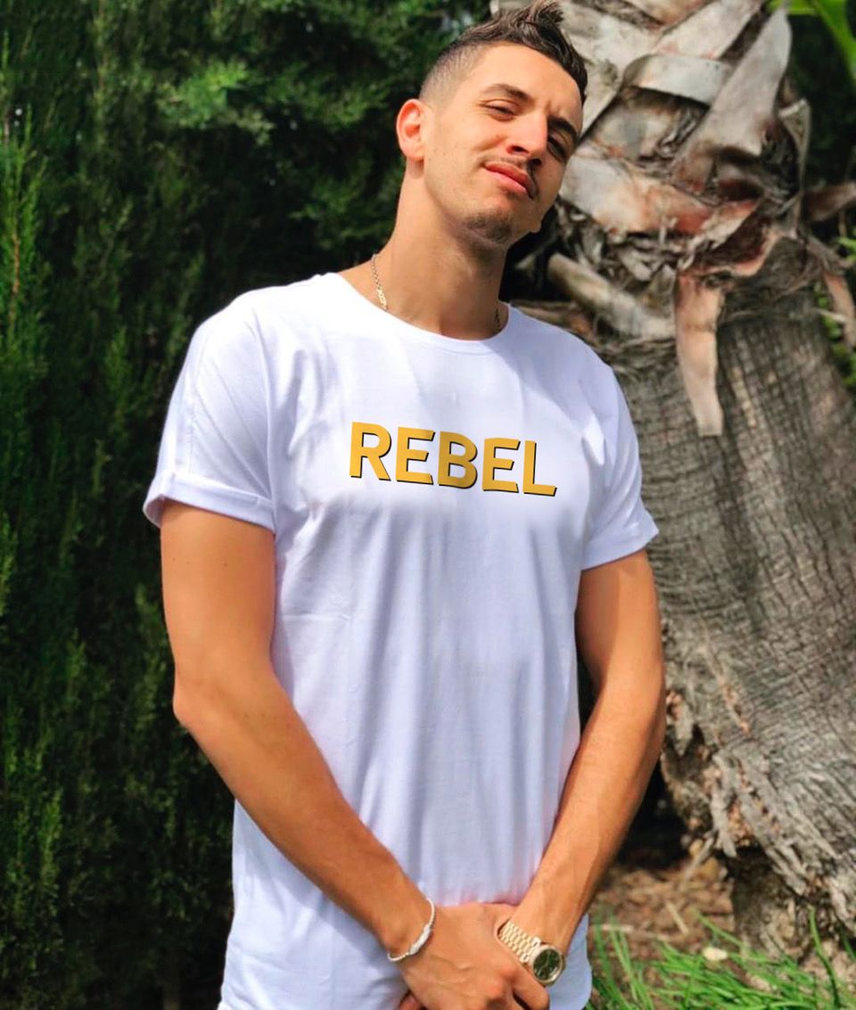  Feddal posa para la entrevista.