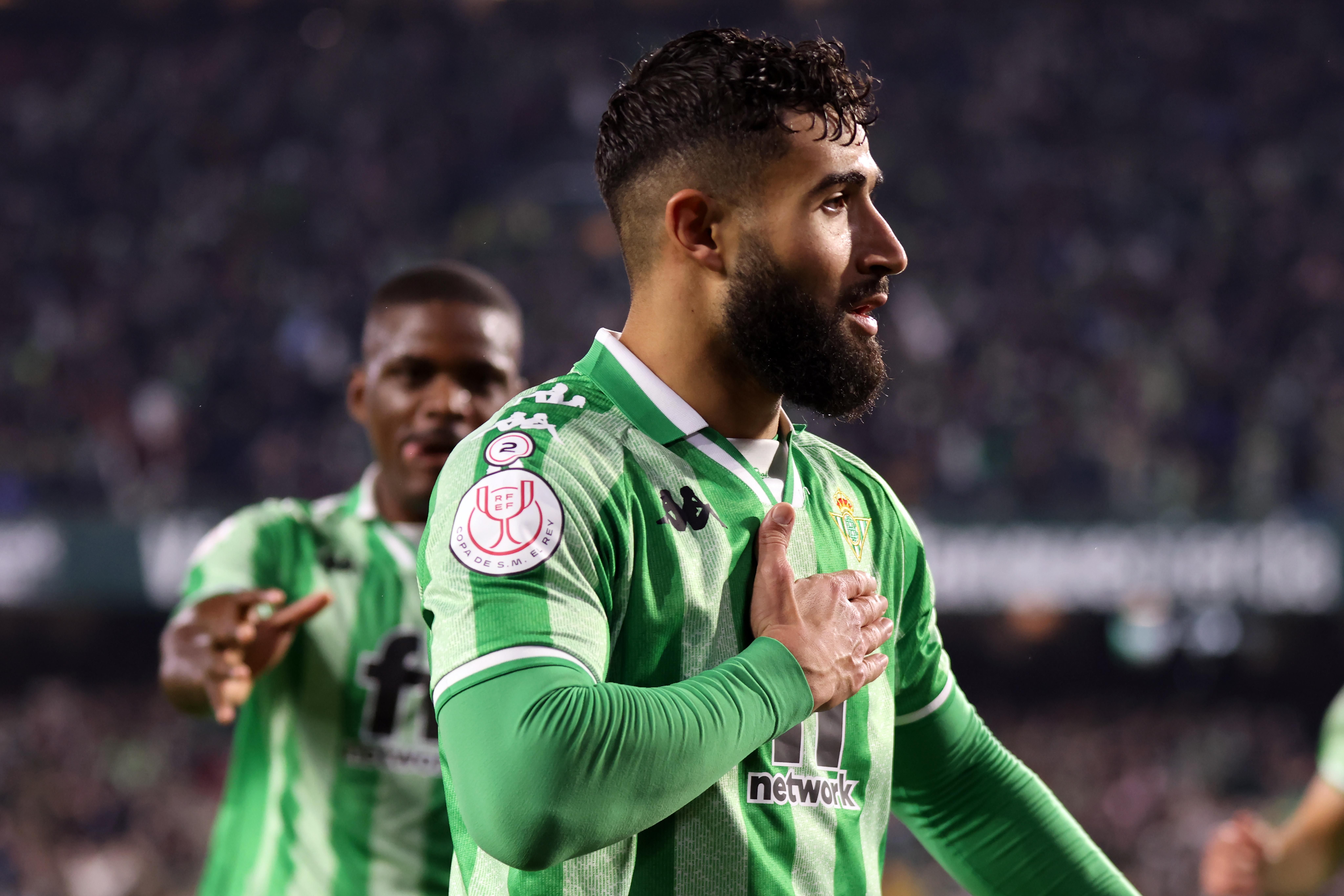  Nabil Fekir celebra su gol olímpico al Sevilla en Copa.