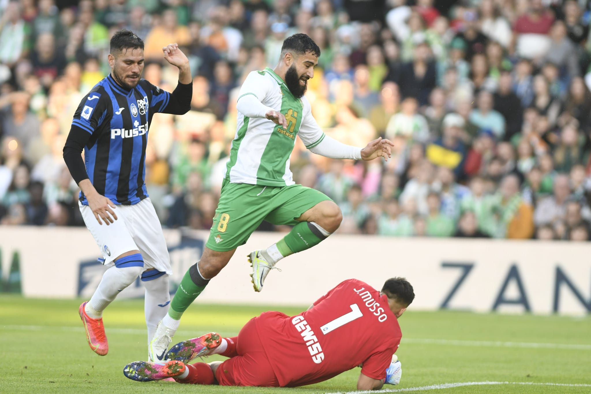  Fekir, en el Betis-Atalanta