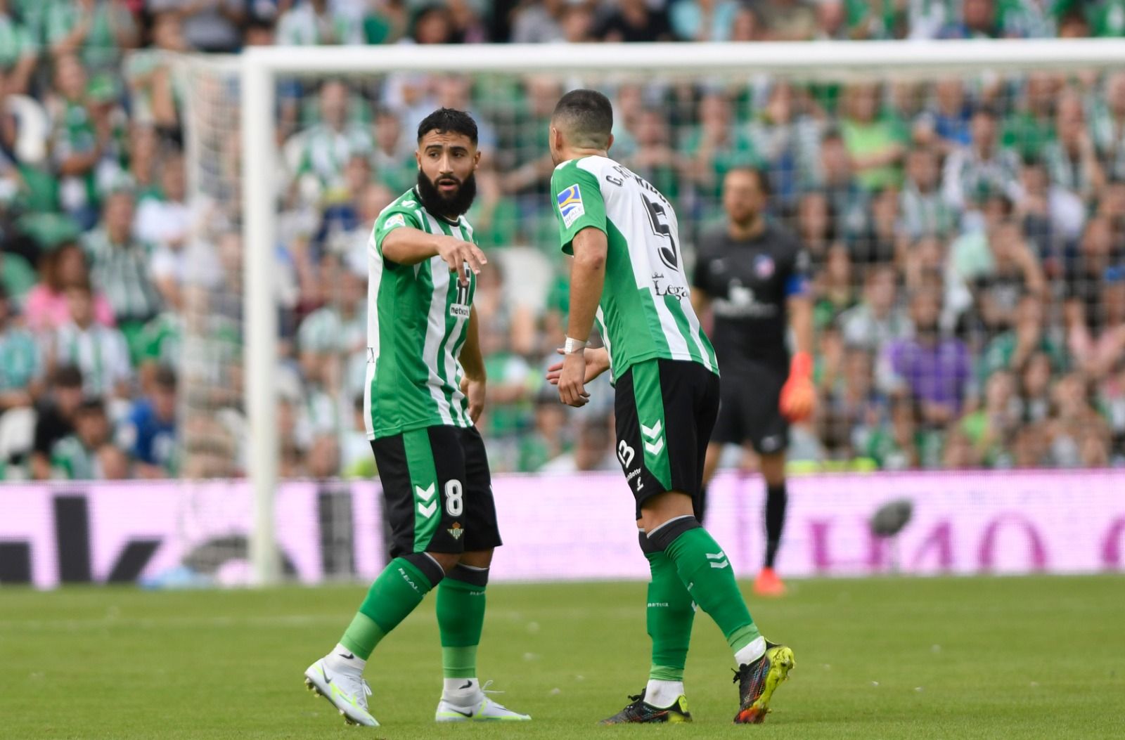  Nabil Fekir con Guido Rodríguez (foto: Kiko Hurtado).