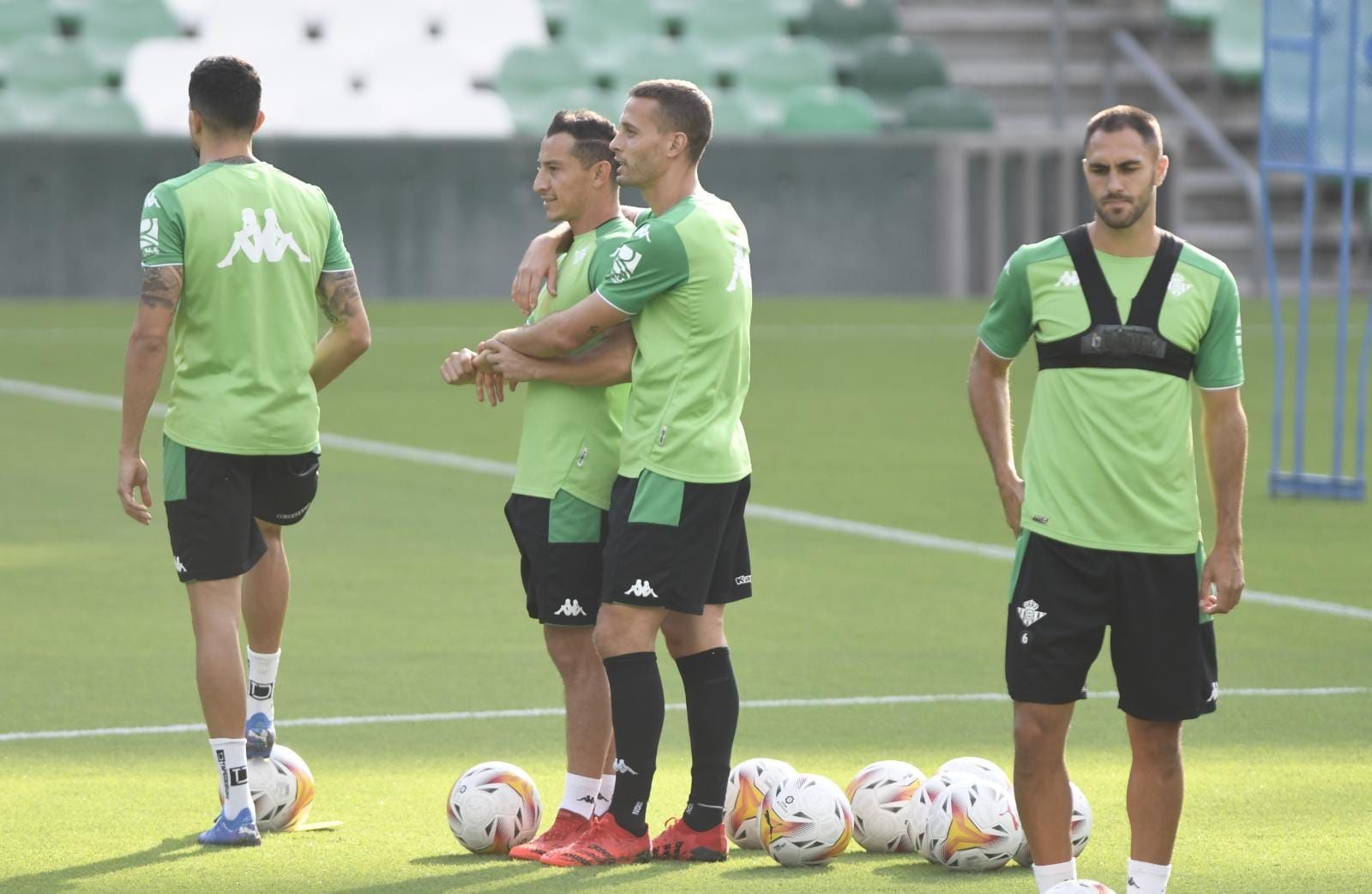  Guardado y Canales en el entreno del Real Betis. Foto: Kiko Hurtado