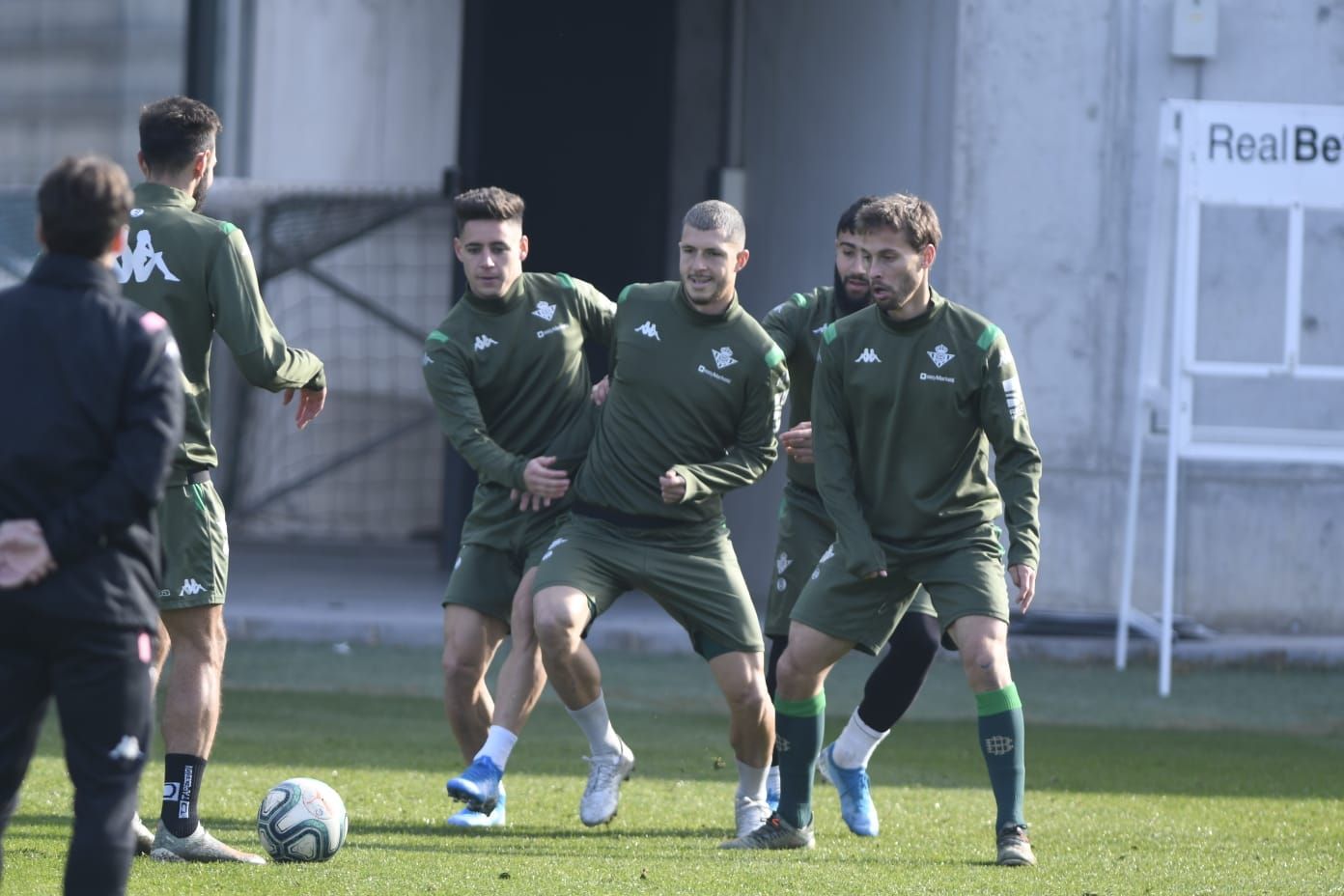 Guido, junto a Canales y Álex Moreno en su primer entrenamiento.