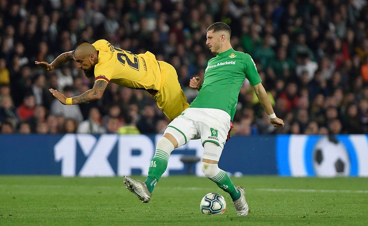 Acción defensiva de Guido en un partido ante el Barça.