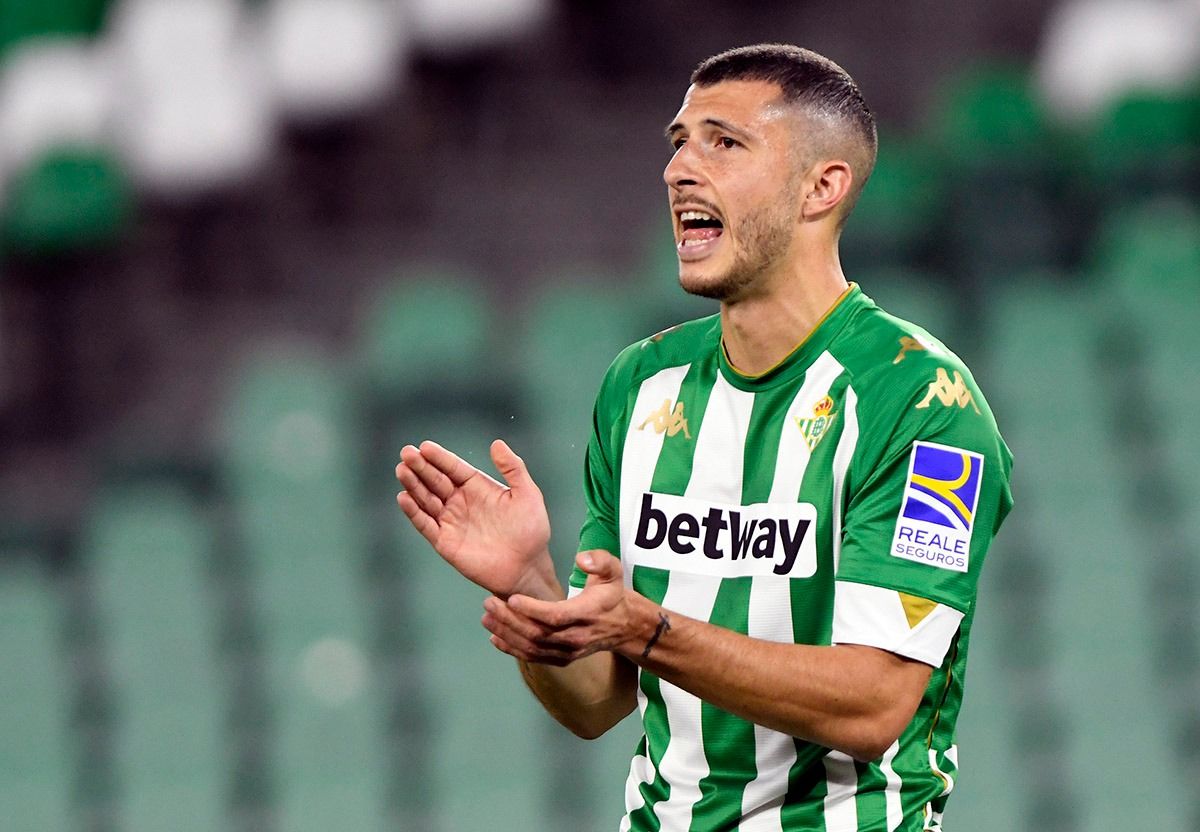  Guido Rodríguez ante el Granada.