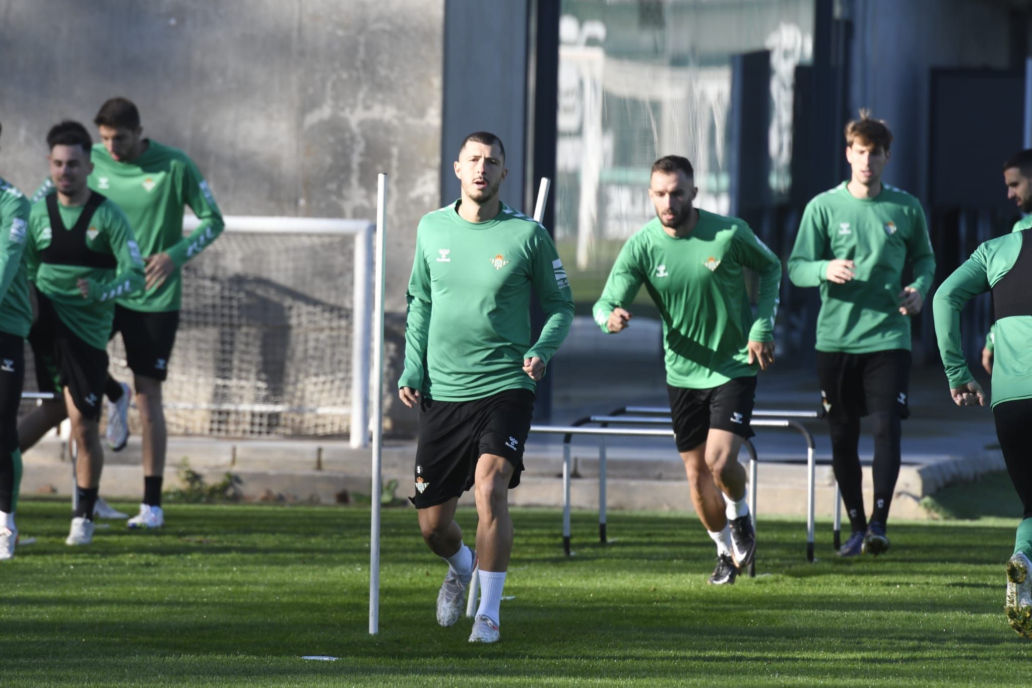  Guido y Pezzella, en un entrenamiento del Betis.