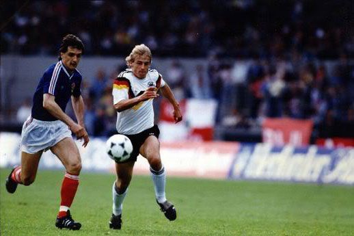  Hadžibegić, en un partido con Yugoslavia.