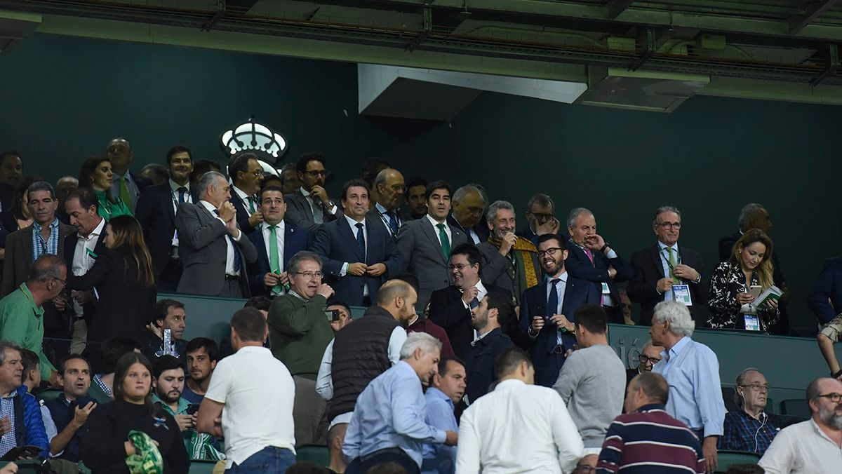  Haro y López Catalán, en el palco en el Betis-Celta.