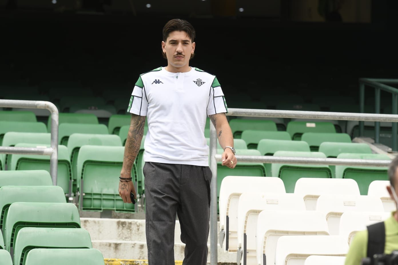 hector_bellerin_en_el_benito_villamarin_foto_kiko_hurtado_004.jpeg