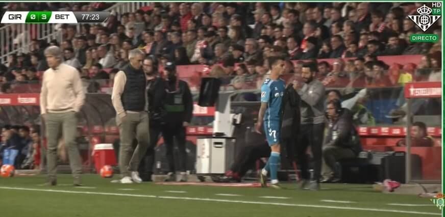 El pequeño enfado de Antony tras ser sustituido.