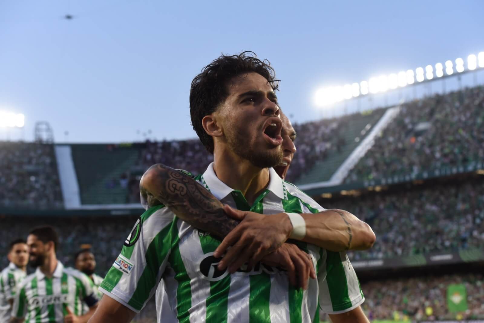  Ez Abde, celebrando su gol ante la Fiore.