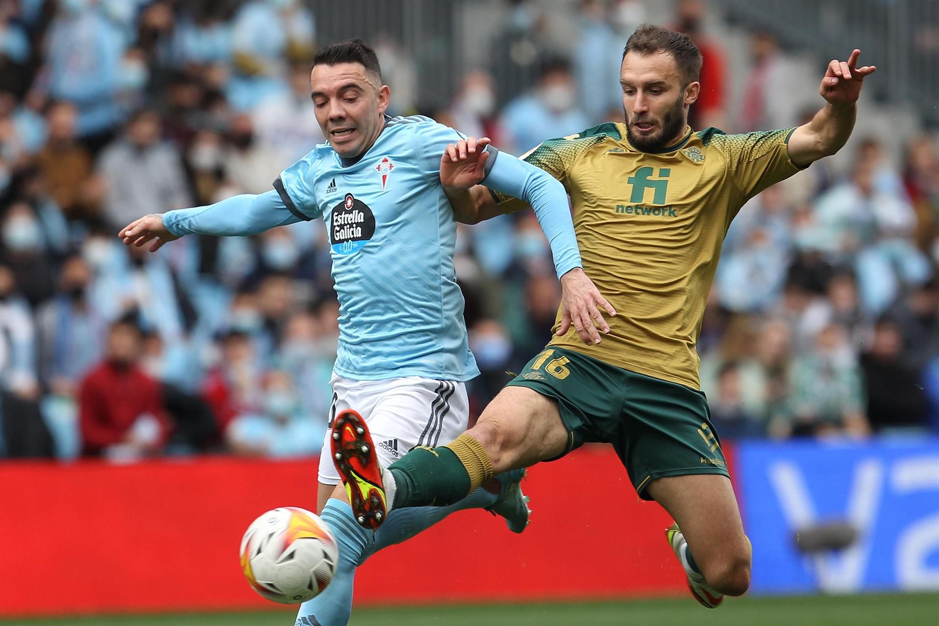  Aspas ante Pezzella