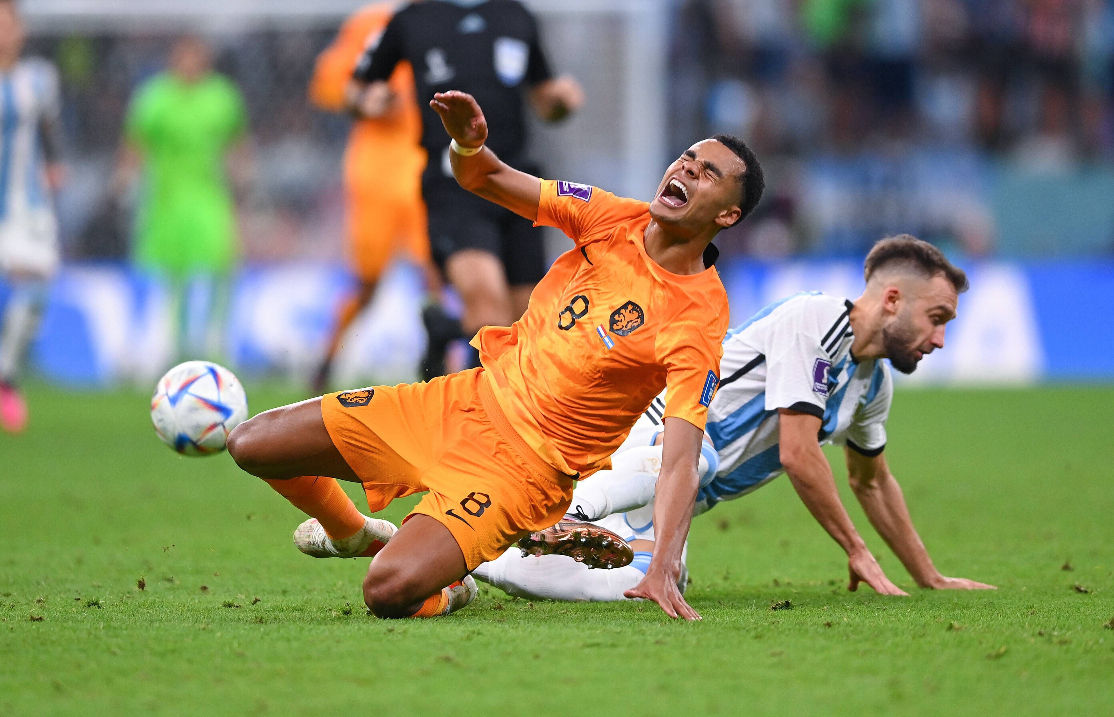 Pezzella entra a Gakpo en el Holanda-Argentina.