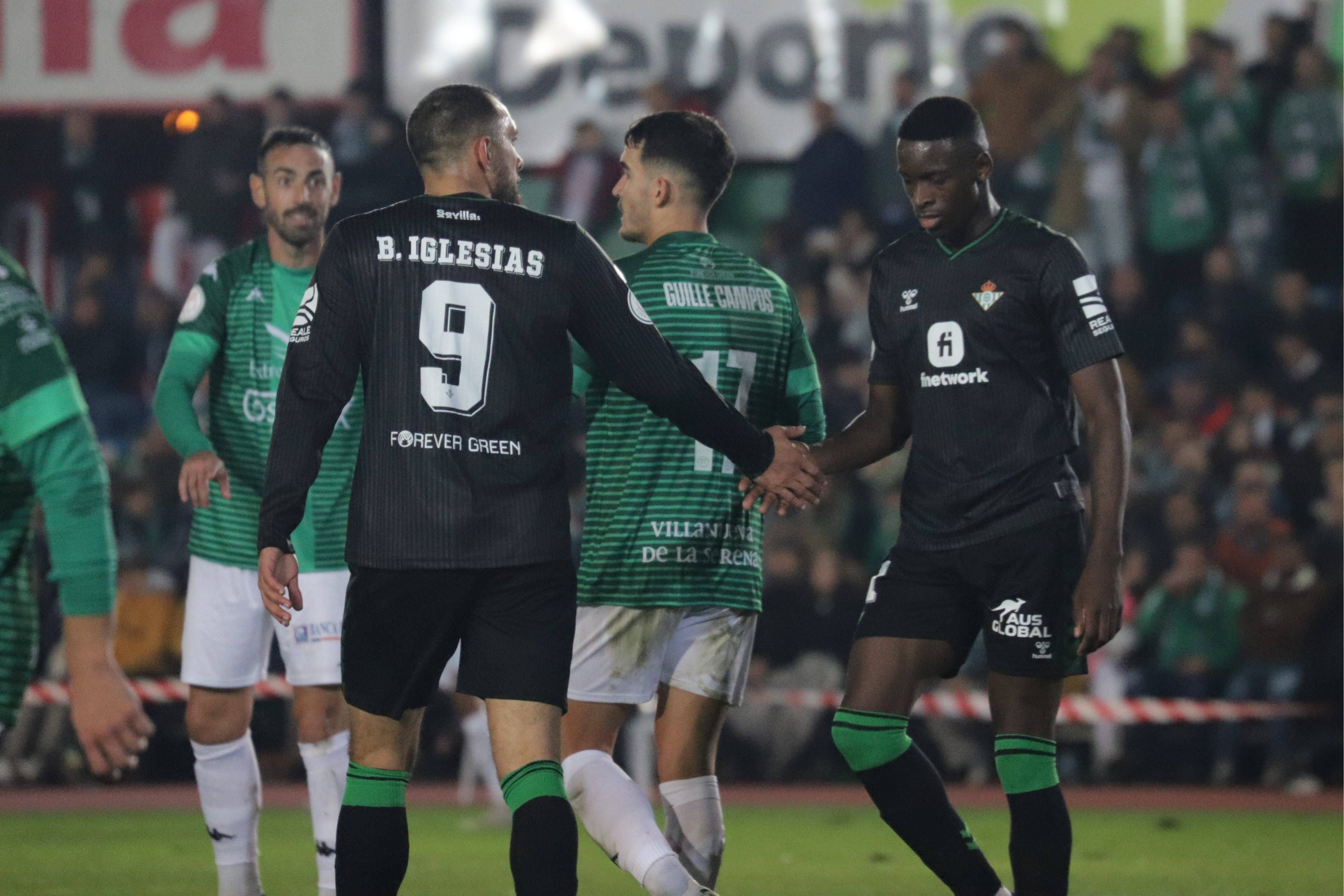 Borja Iglesias y Luiz Henrique, ante el Villanovense.