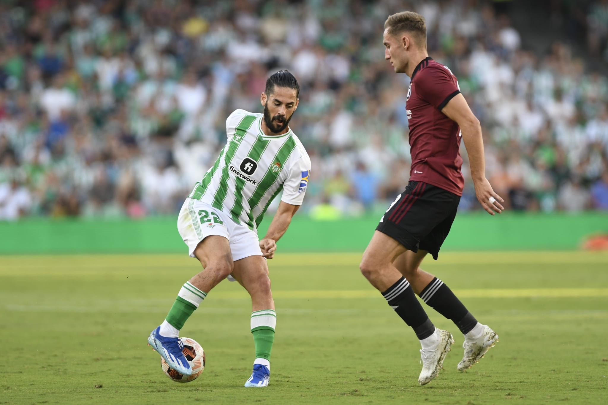 Isco Alarcón con la pelota.