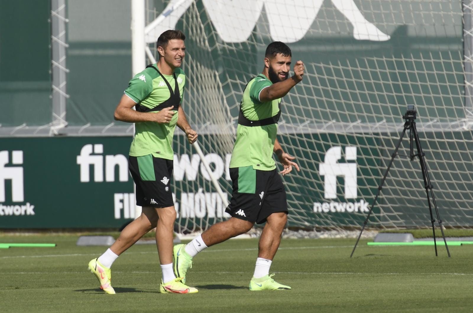  Joaquín y Fekir en el entrenamiento del Betis.