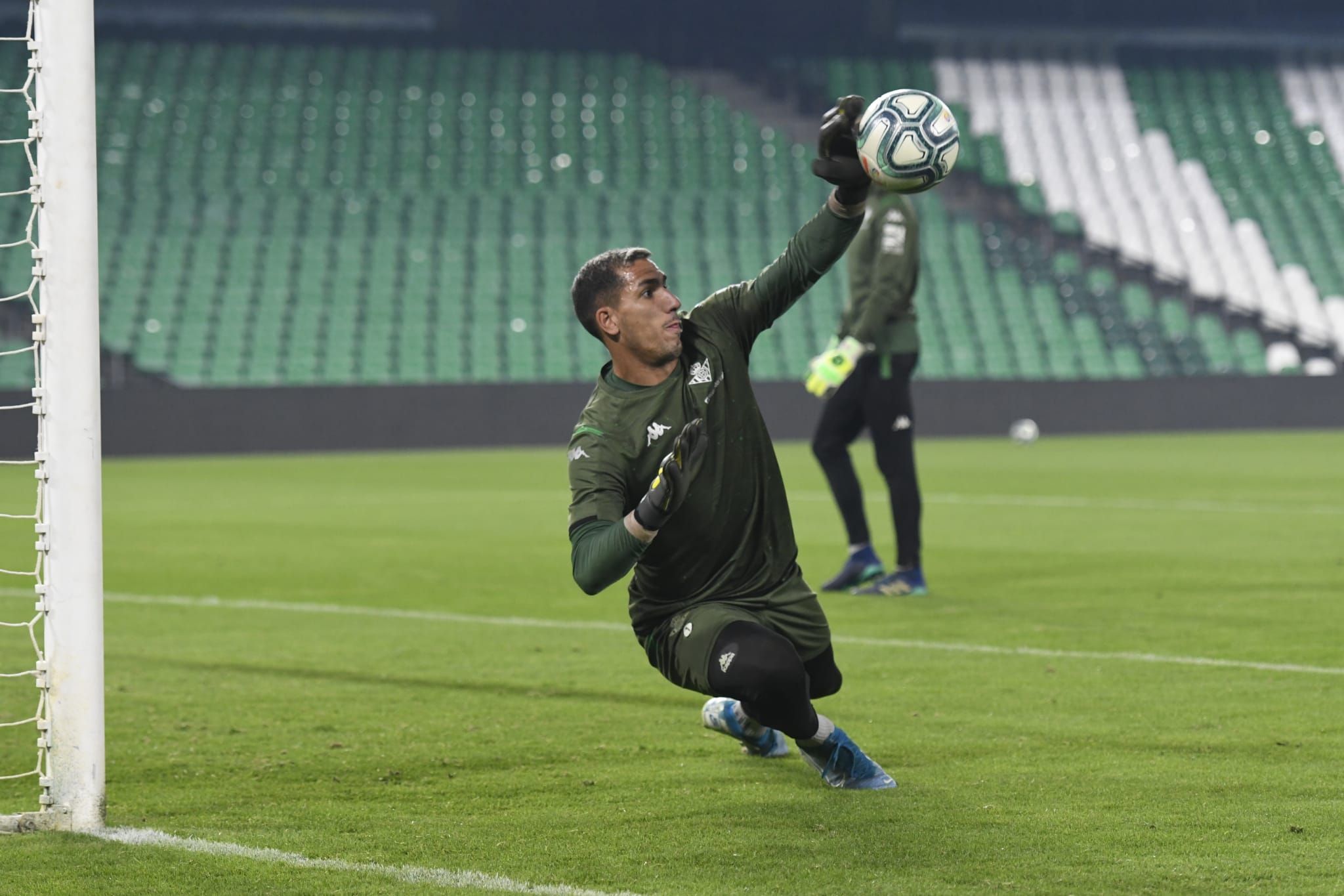  Joel Robles, durante un entrenamiento.