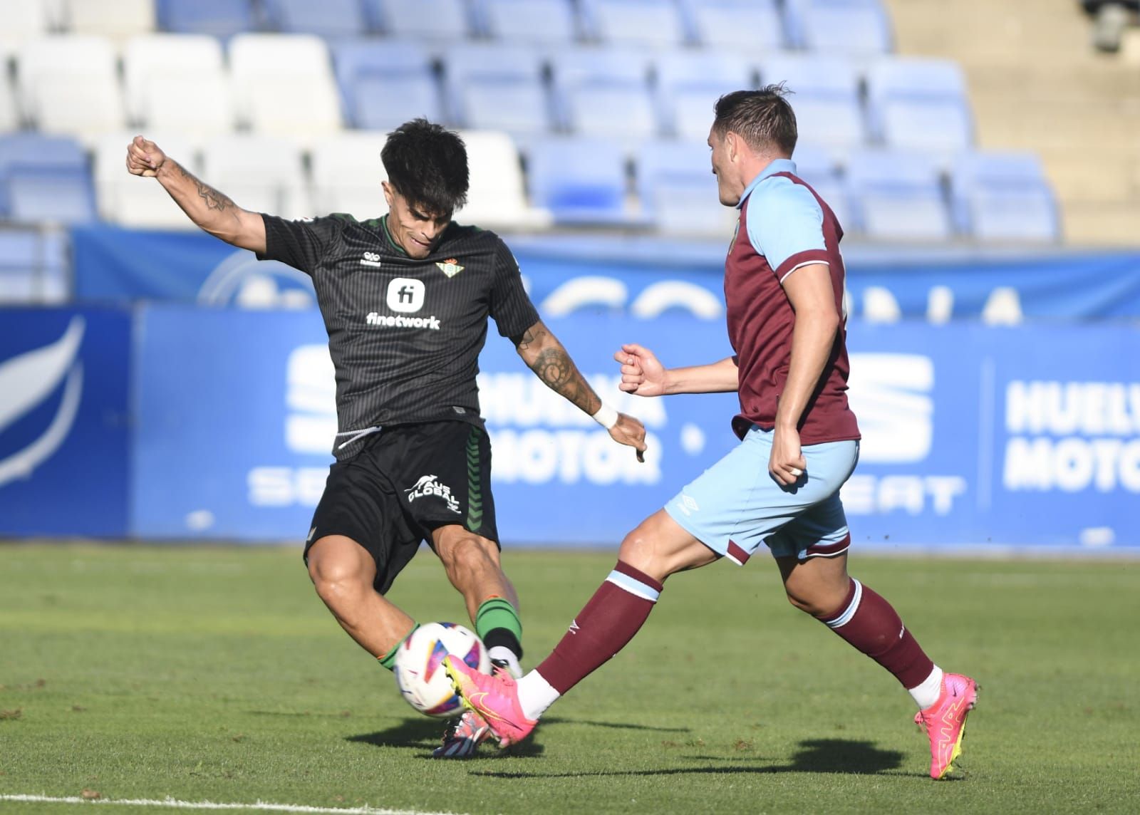  Juan Cruz, ante el Burnley