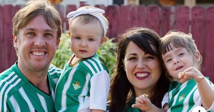  Juanma, su mujer y sus hijas, para el que pide ayuda Monchi.