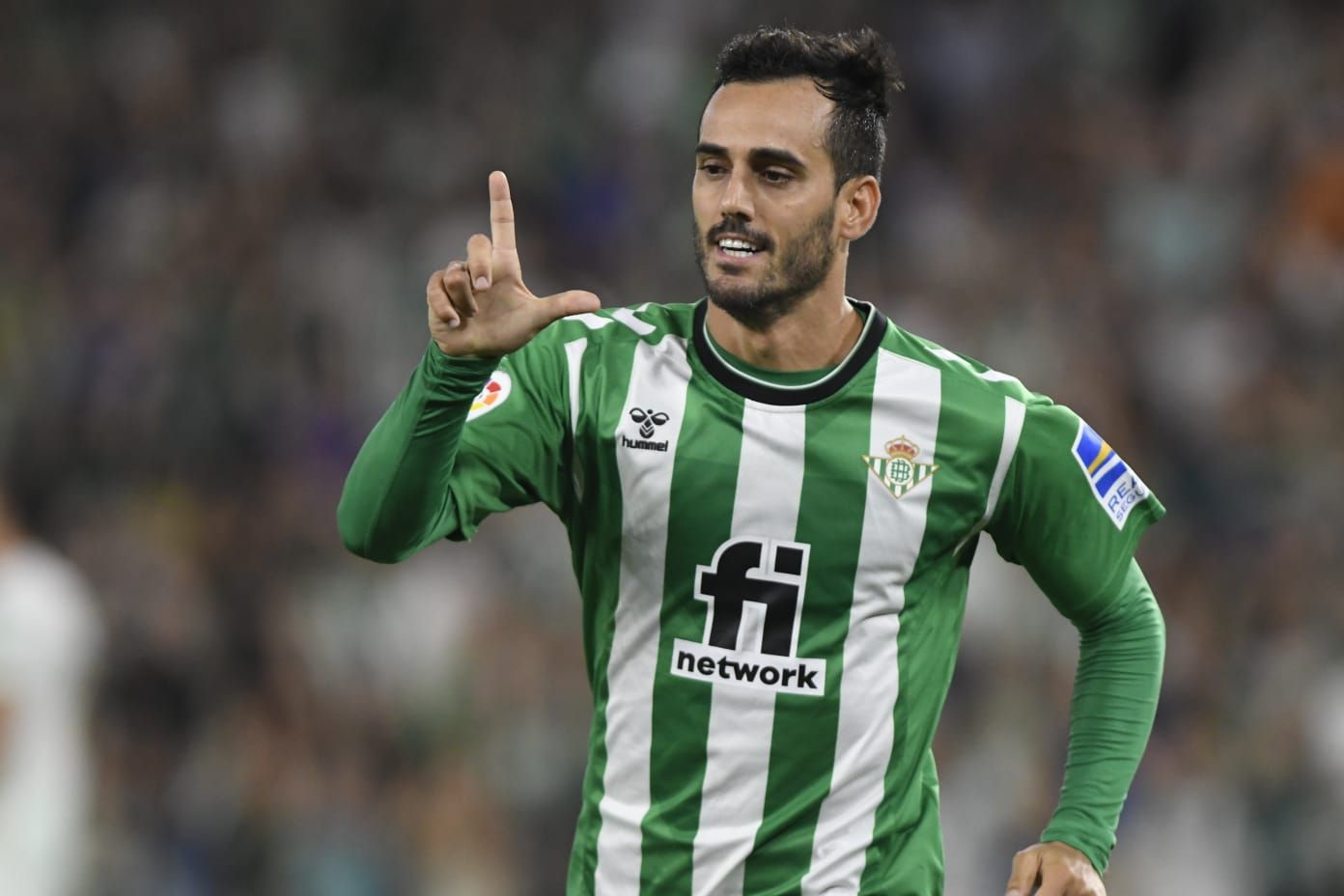  Juanmi, celebrando uno de los goles del Betis ante el Elche