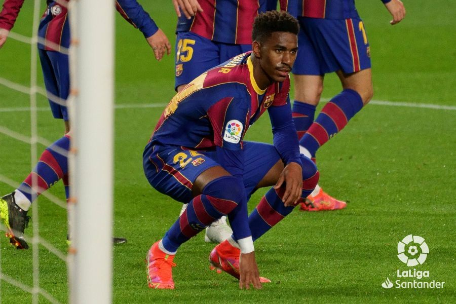  Junior celebra su gol ante el Alavés.