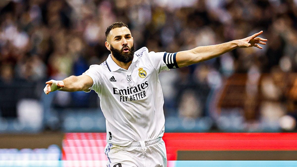 Karim Benzema celebra su gol al Valencia en la Supercopa.