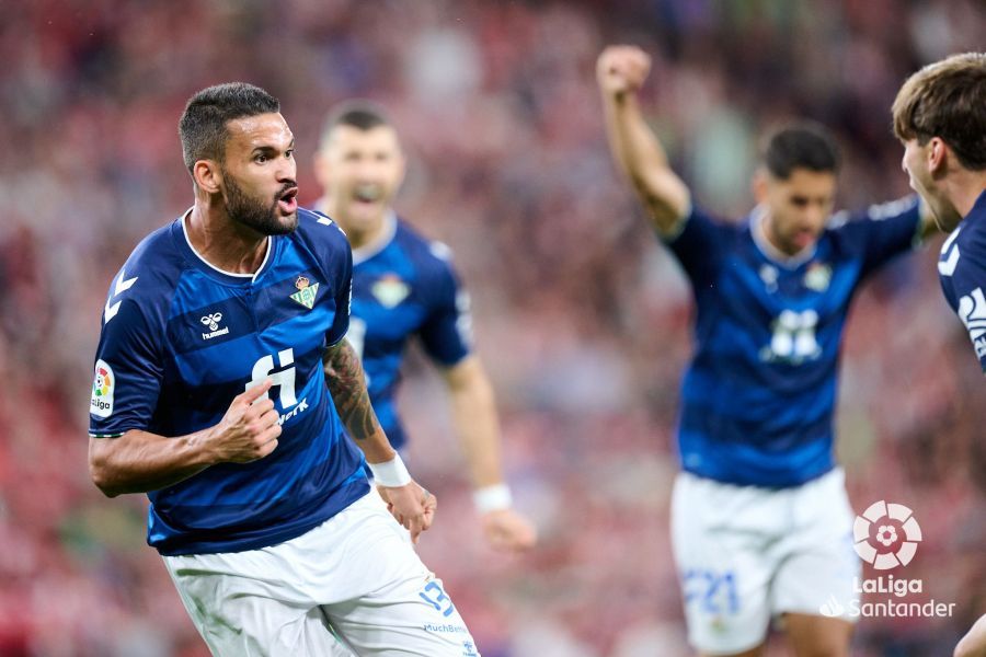 La celebración del gol de Willian José.