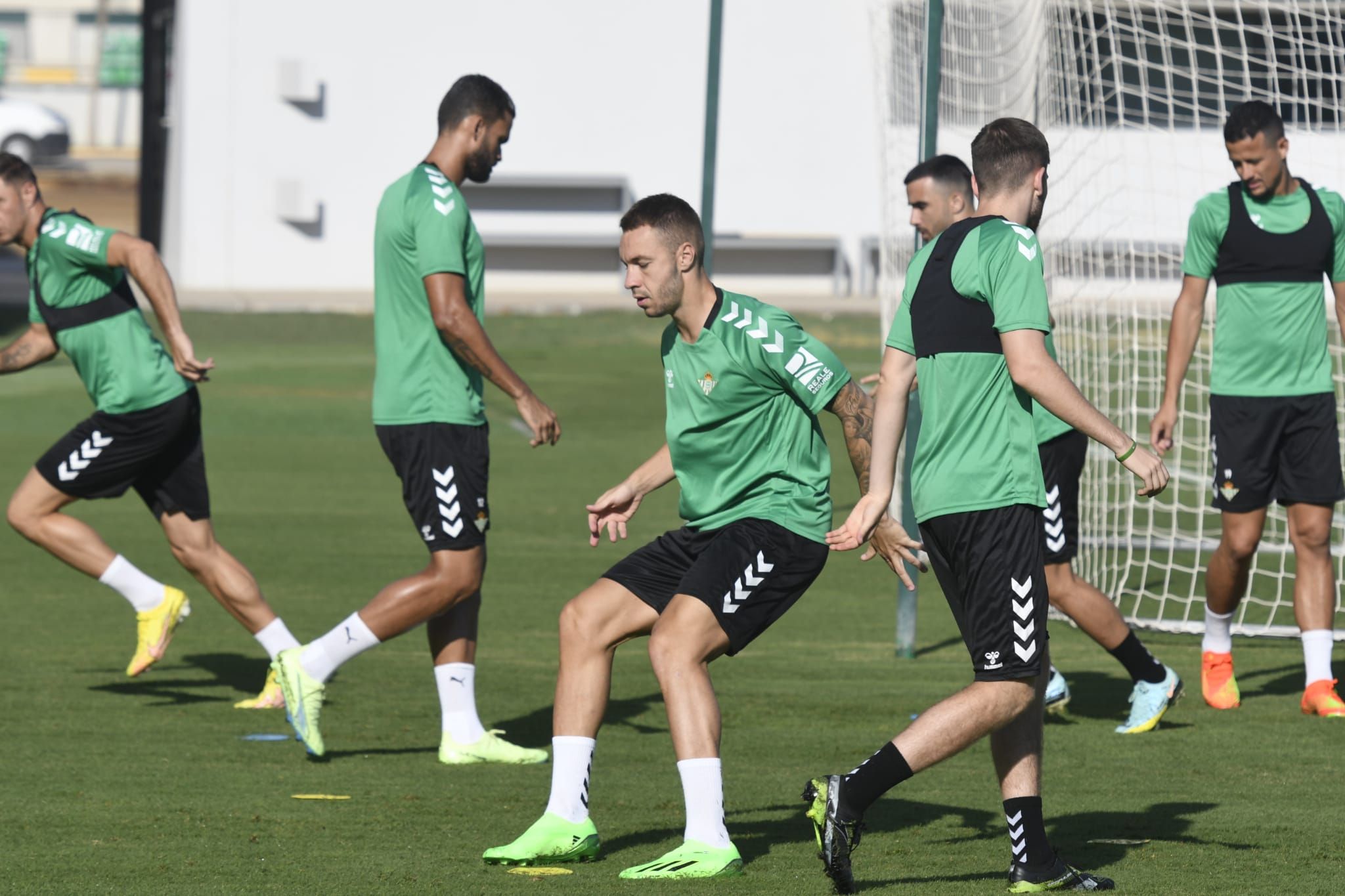  Loren, en un entrenamiento del Betis