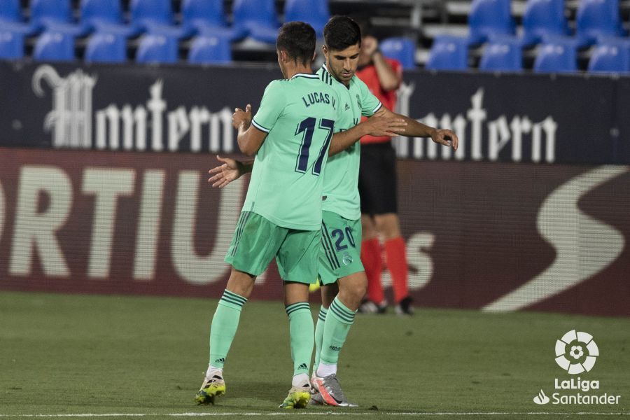  Lucas Vázquez y Asensio celebran el gol del balear.