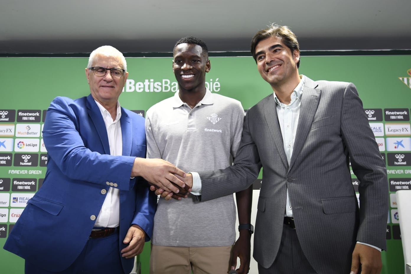  Cordón, durante la presentación de Luiz Henrique.