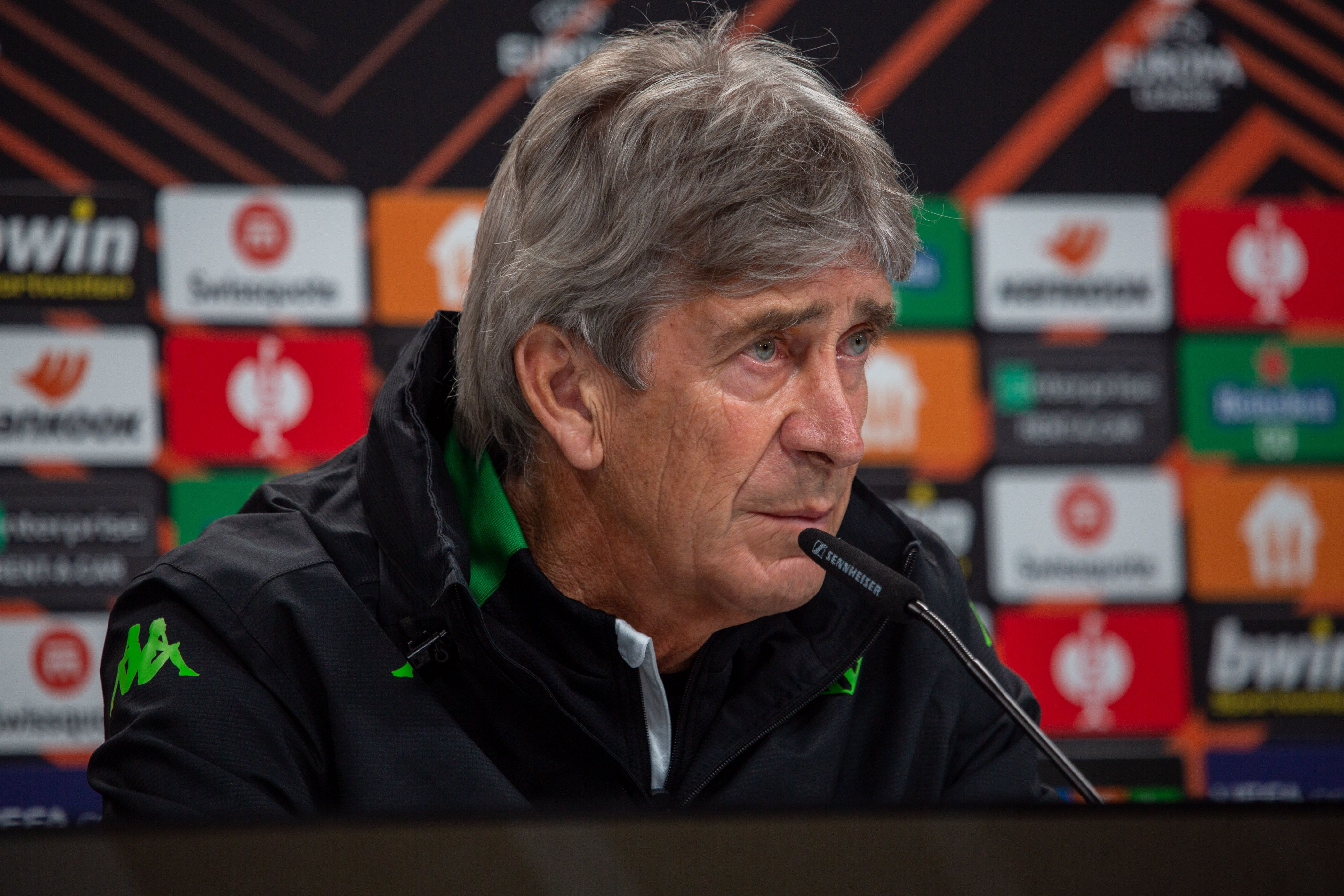  Manuel Pellegrini en la sala de prensa