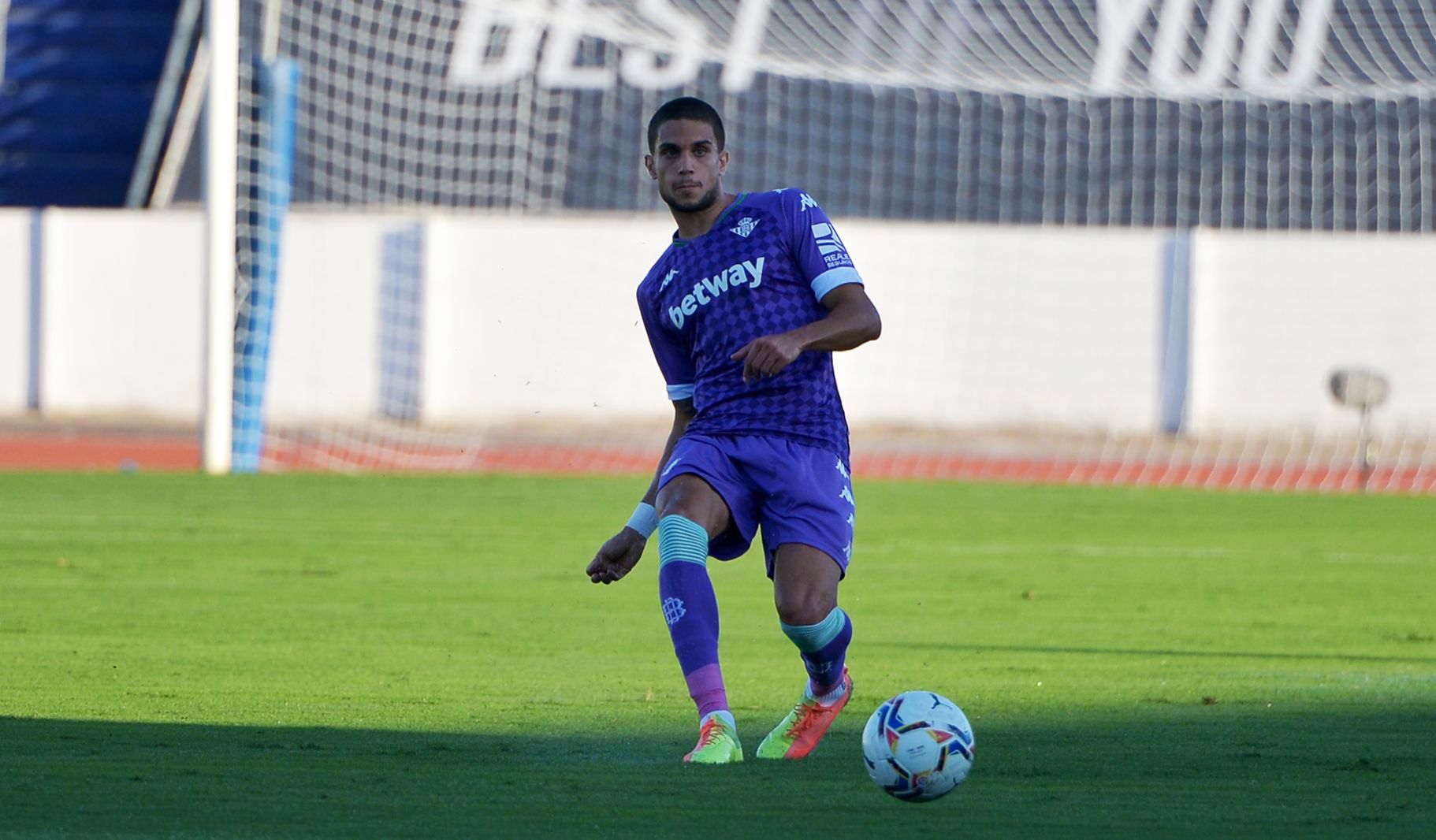 Marc Bartra, durante el amistoso del Betis contra el Almería.