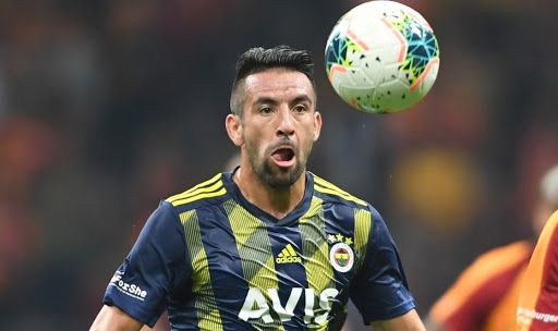  Mauricio Isla, en un partido con el Fenerbahce.