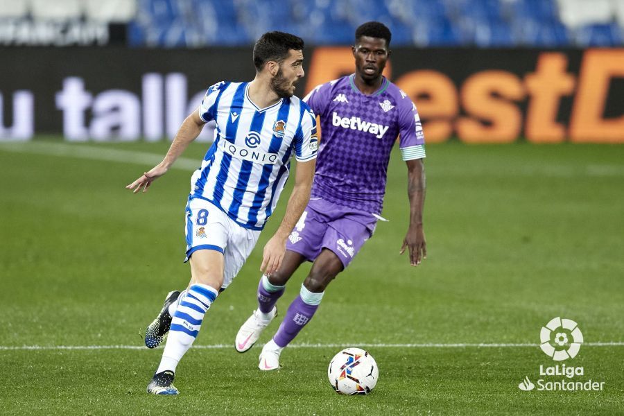 Merino aguanta la presión de Paul.