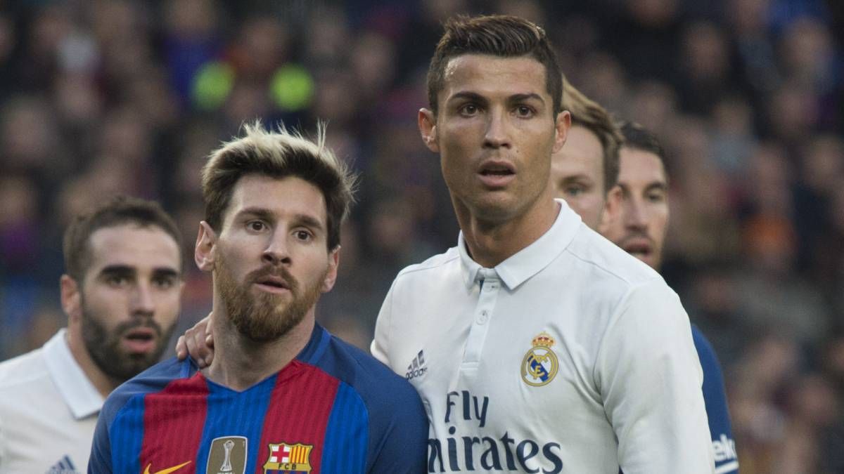  Leo Messi y Cristiano Ronaldo, en un partido.