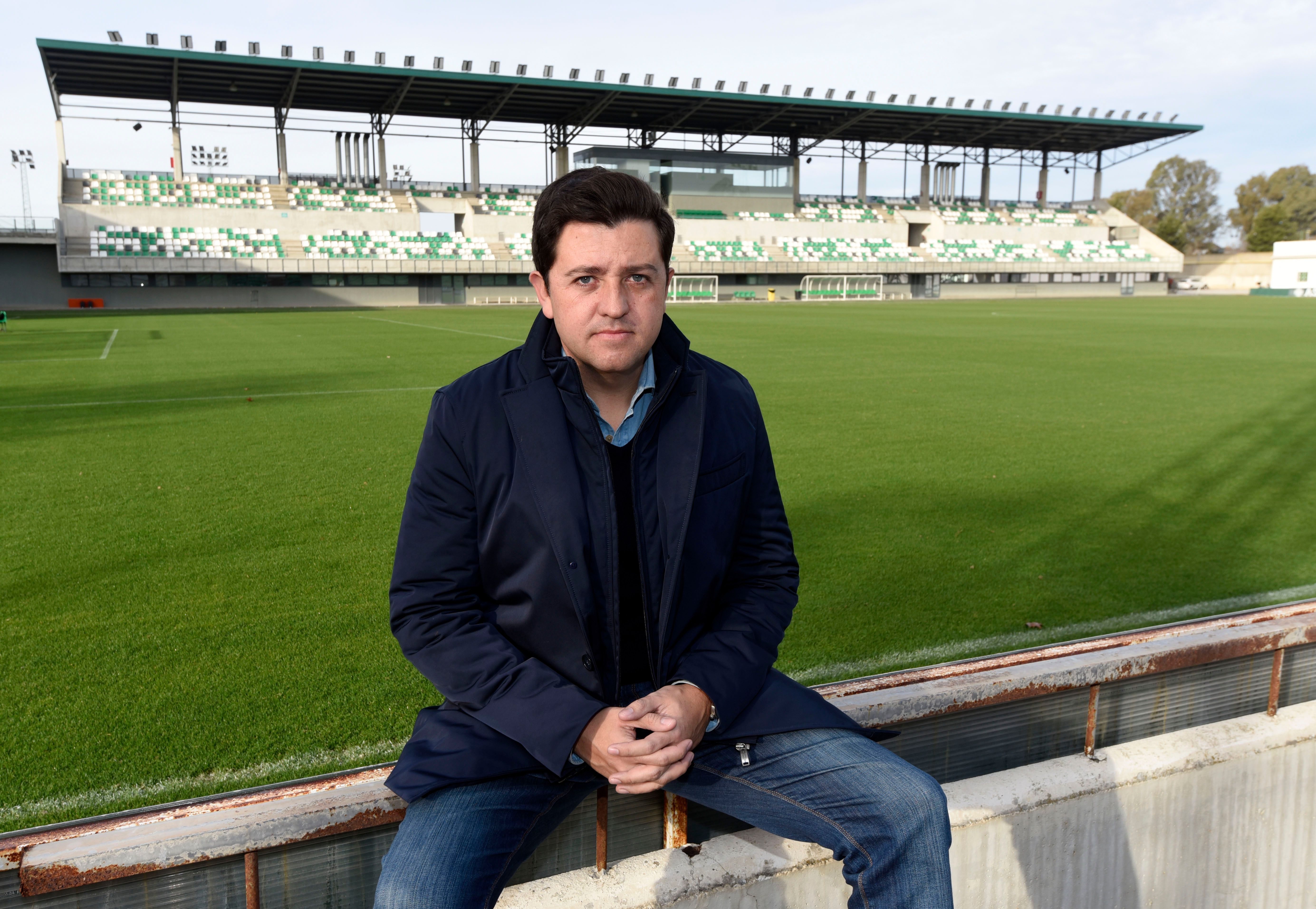 Miguel Calzado, director de cantera del Betis, posa para ElDesmarque