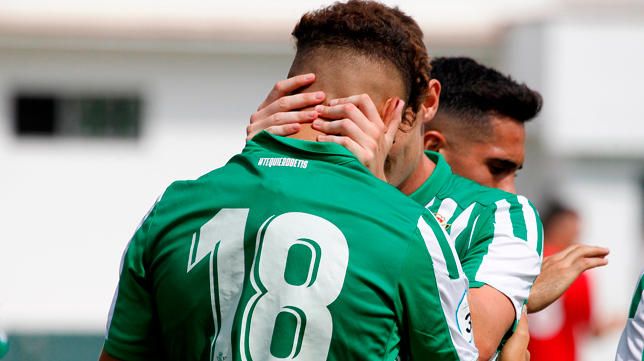  Mizzian, celebrando un gol con el Betis Deportivo.