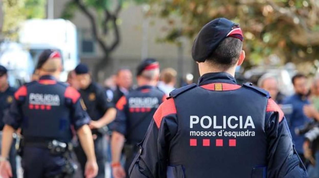  Imagen de archivo de los Mossos d'Esquadra cubriendo un posible atentado