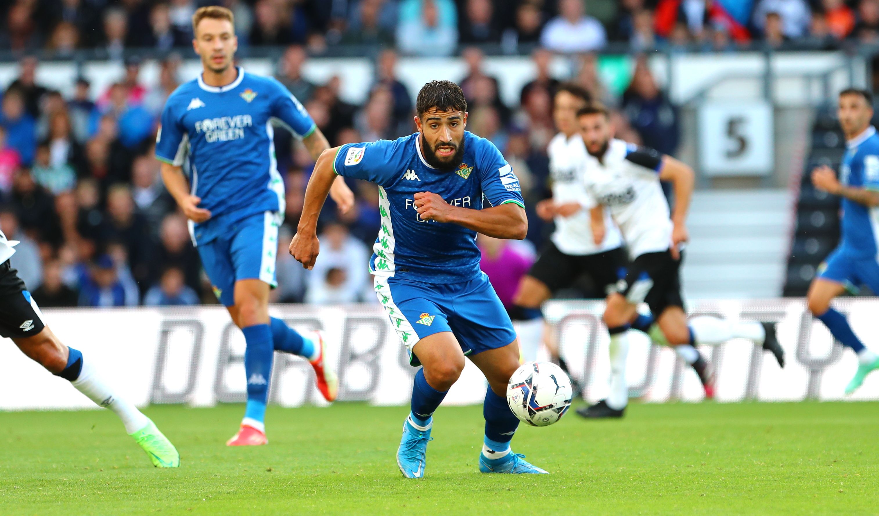 Nabil Fekir ante el Derby County.