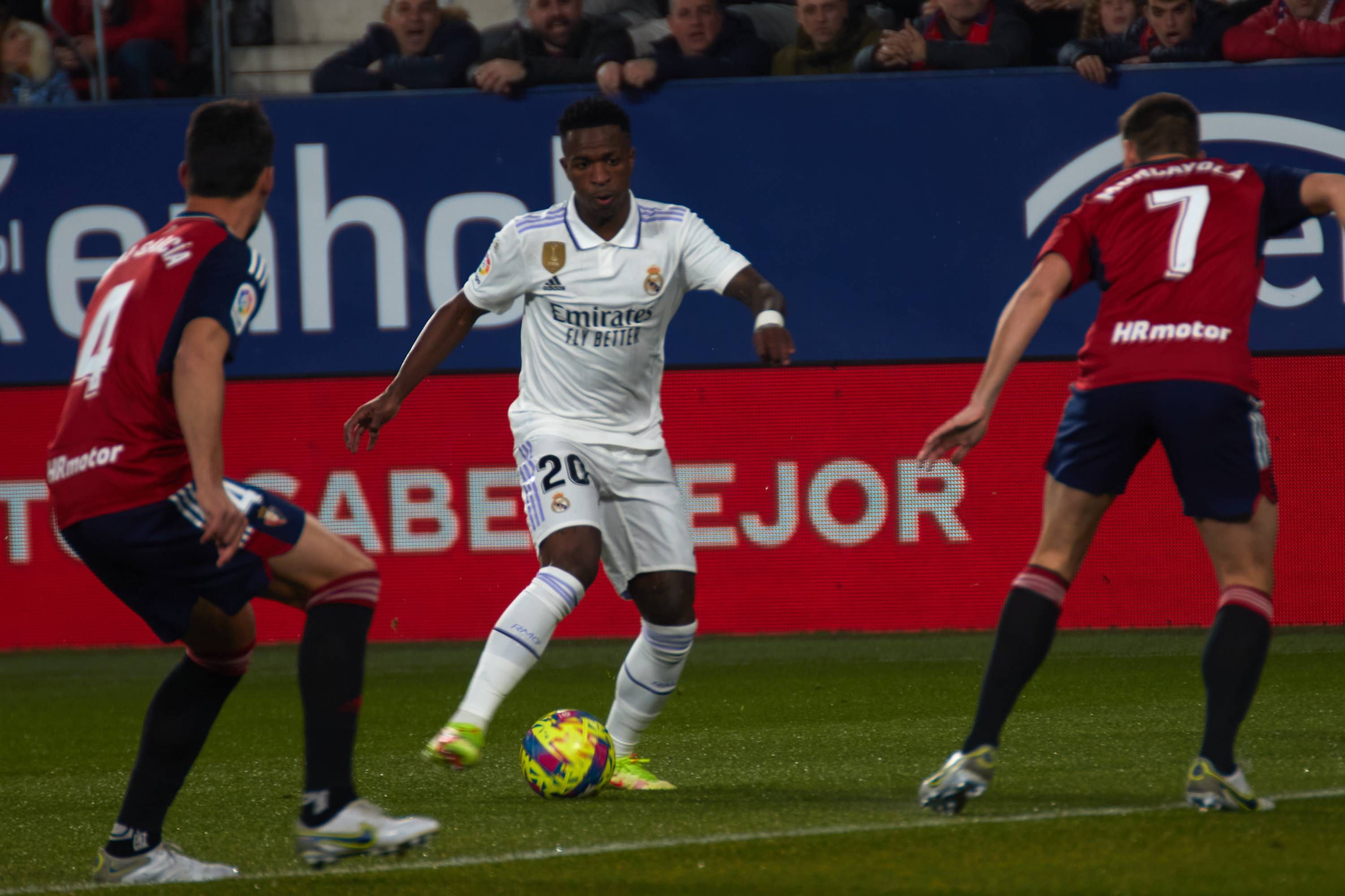  Vinícius Jr. pelea con Rubén García en el Osasuna-Real Madrid.
